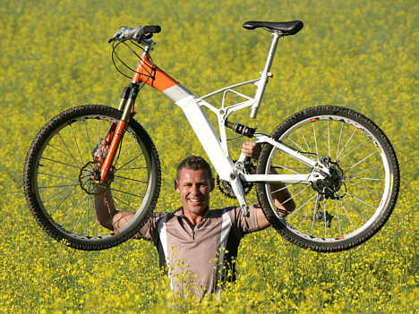Skal Tom Kristensen løfte endnu et 24-timers-trofæ, denne gang inden for mountainbike?